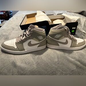 Nike Air Jordan Men's Gray and White Mid-Top Sneakers